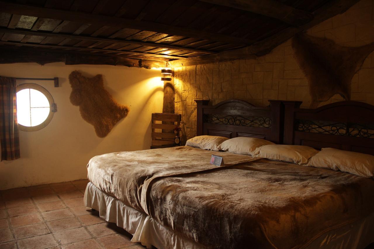 The Hobbit La Comarca Hotel Nueva San Salvador Exterior foto